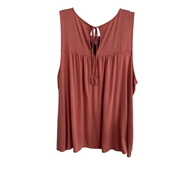 Torrid Womens Plus Size 5 (5X) Embroidered Top Rose Back Tie Closure Boho - Picture 3 of 9